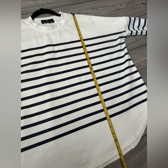 Tuckernuck Pomander Place Striped
Evie Swing Sweatshirt - One Size - Picture 14 of 15